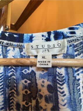 STUDIO JPR XL Blue flowy tank Top